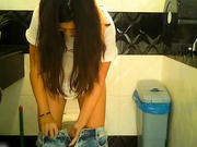 某高档酒店女厕偷拍两个漂亮美女嘘嘘108P高清