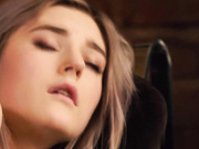 欧洲美女伊娃·艾尔菲在巨乳被精液沾满之前操情人