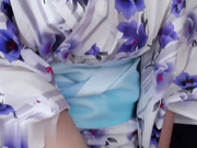 穿着和服的火辣日本女孩享受美好的性爱时光