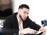 绝望的负债保姆为了钱把身体奉献给主人