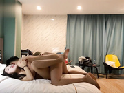 酒店约炮兔牙美女 娇俏可爱换位深插.