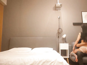 探花偷拍-蜂腰翘臀清纯小姐姐被大叔暴力操哭了