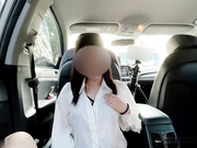 极品女秘书陪同老板出差 车内用身体服侍老板的大鸟