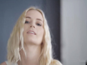 莎朗·怀特舒展她漂亮的阴户，深度中出