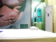 良家妹子酒店约炮 扒内裤扛肩膀上操