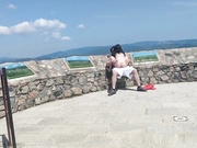 旅游团认识的骚女  拉着我户外露天做爱内射