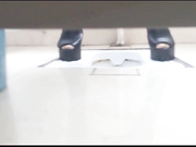 國內某萬達廣場公共衛生間拍攝到的漂亮妹子如廁 貌似有個大衣少婦顏值蠻高的 露臉高清