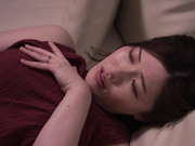 [JUQ-470] 新婚旅行处靠近人妻的手指…度假村按摩调教 叶山小百合【破解】 - 4of5