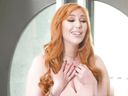 大奶熟女劳伦·菲利普斯被她的继子操屁股