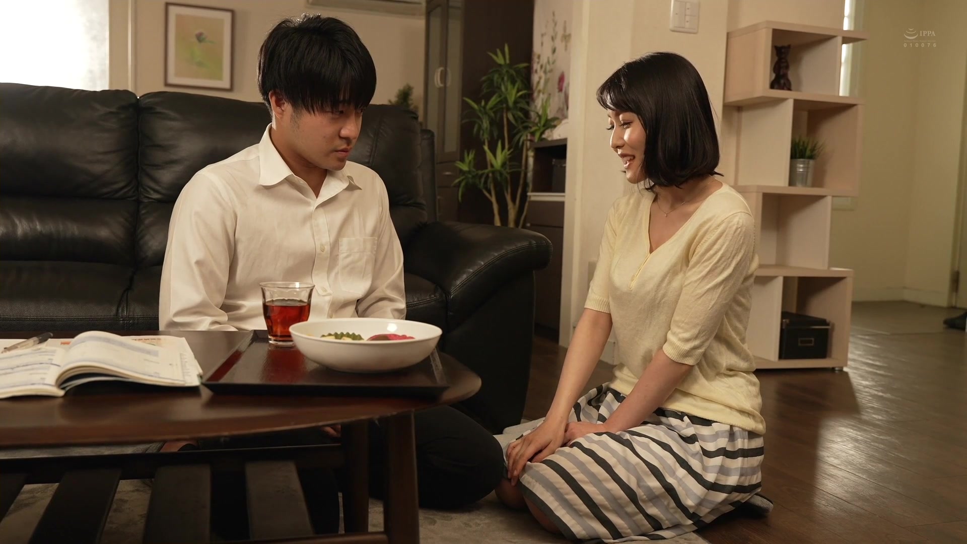 [ALDN-004] 那时的通货紧缩…友人の母親 桜田梨加【破解】 - 1of5