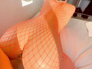 索菲亚和她美丽的臀部在阳光下用力击打大鸡巴发出呻吟声