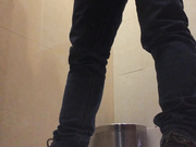 某大型商場公共衛生間全景拍攝各式美女少婦如廁 有個黑絲美腿少婦陰毛茂盛性欲應該很強 1080P原版高清