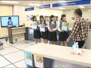 银行办理业务需要通过业务员美女的身体