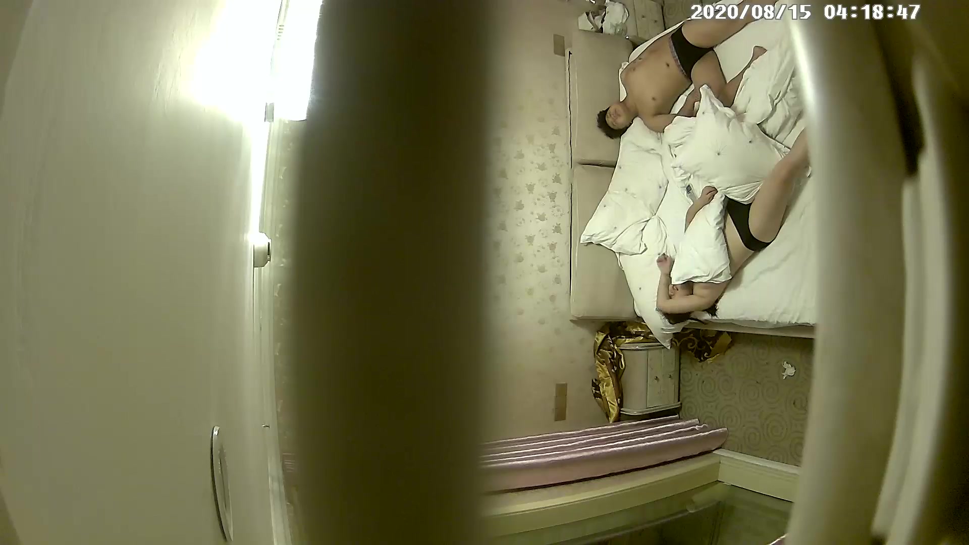 主題酒店情趣房拍攝到的健壯小哥和年輕美少婦偷情私會啪啪 互舔互插愛撫足足幹了兩炮直接累趴下了 露臉高清