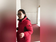 某大學公共衛生間拍攝到的漂亮妹子如廁 貌似逼逼得還未開苞啊 露臉高清