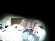 校園旁主題酒店拍攝到的熱戀中的小情侶開房愛愛 剛進屋就被按倒扒光衣服操 吃肉棒的樣子很銷魂 露臉高清