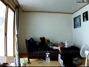 居家攝像頭黑客破解拍攝到的顏值身材不錯的美女午睡前跟老公啪啪來一炮 720P原版高清