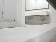 最新流出某辦公樓公共女廁拍攝到的各式白領美女如廁噓噓 貌似關系不錯的兩個漂亮閨蜜輪流來尿尿 1080P高清原版