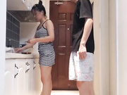 寂寞少婦居家廚房與老鐵現場直播雙人啪啪大秀 站立後入從廚房幹到床上爽的直叫求饒 表情淫蕩
