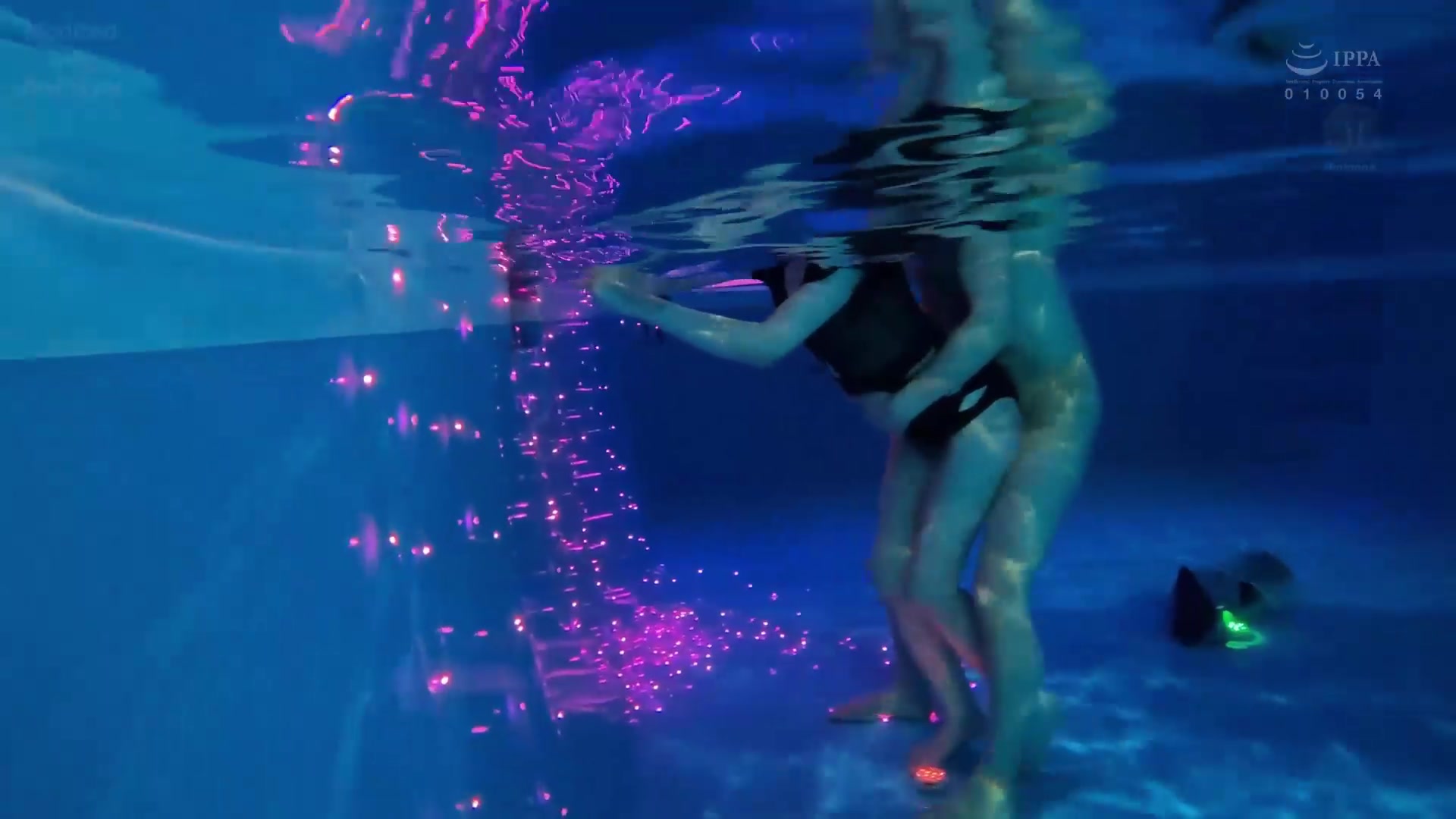 [JUR-319] リゾートプールNTR 専属イイ女×大人のビキニ…背徳感と開放感が交錯するNTRドラマ―。 新妻ゆうか 【破解】 - 5of5