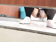 最新流出國內廁拍大神尾隨妹子進入小區公共女廁近距離拍攝 形態各異逼逼看得讓人欲火焚身 1080P原版高清