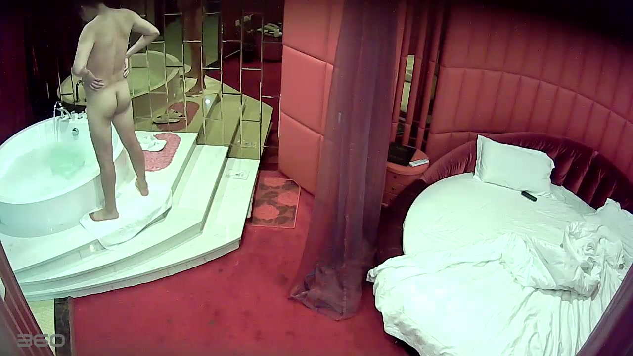 情趣酒店360监控TP七分裤哥和模特身材女友激情对白清晰呻吟给力