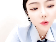 大屌哥双飞两个极品骚妇，全程露脸揉奶玩逼口交大鸡巴，淫声荡语互动撩骚，轮草抽插，浪叫不止精彩不要错过