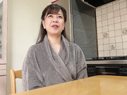 MKD-257 五十路で初撮り エロ大好き！豊満お尻の五十路妻がAVデビュー！ 内田純 - 3of5