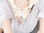 群P淫乱盛宴『小艺同学』一群白白嫩嫩的妹子看的让人血脉喷张，排起队 翘起屁屁来一起被操(2V)-1