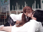 HUNTC-491 深夜の教室をラブホ代わりにする思春期生徒たちのハメ録！SEXする場所がない思春期生徒たちが深夜の教室でこっそりSEX - 2of5