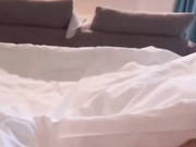 强奸爱健身的少妇邻居-戴着跳蛋逛商场女仆装酒店精液射了一脸