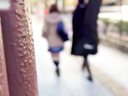 【迷奸轮奸两个音乐学院的小才女】 一高一矮，高个黑丝JK小美眉长得挺漂亮，折叠交换着操，大家都想玩漂亮的