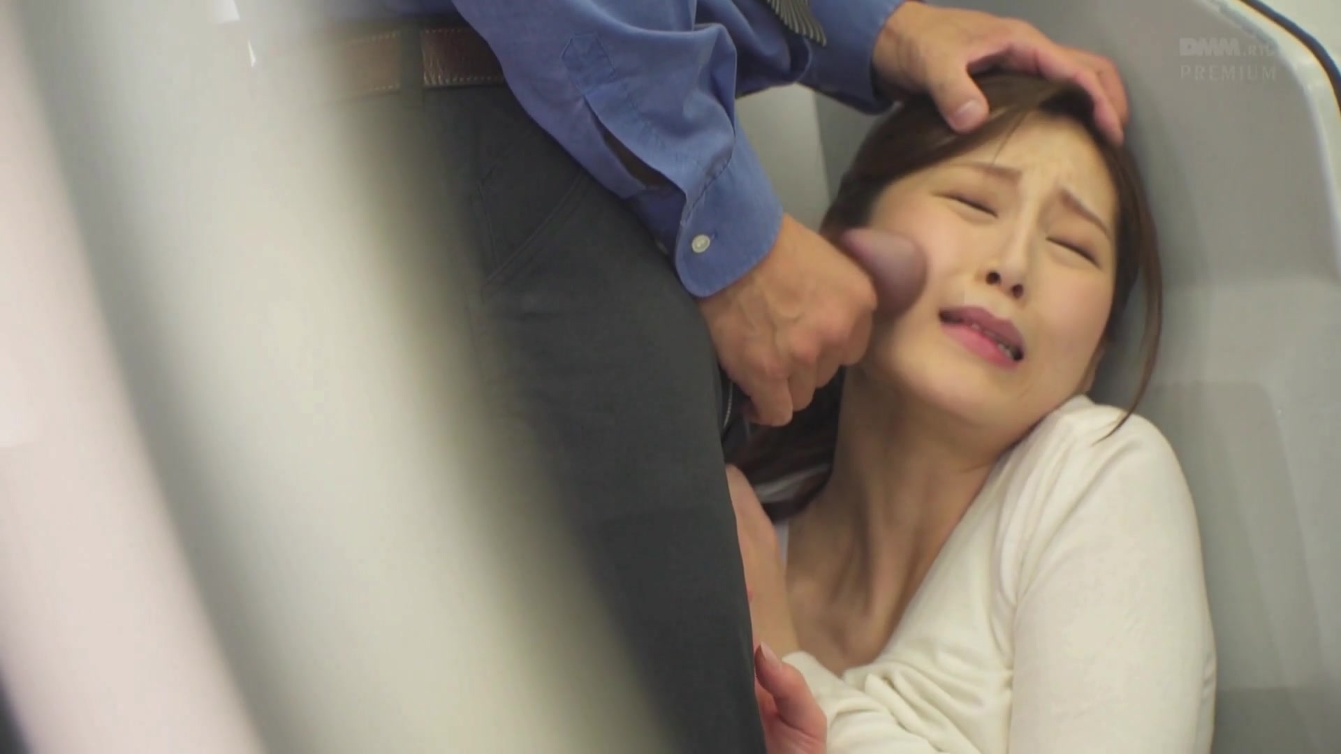 [破解]PGD-953 在众人环视的车中出轨并被内射 佐々木あき - 2of5