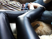 东北夫妻车里玩足交（最后男的被爽的大声喊叫，路人都围观）