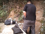 没有女朋友憋得难受的猥琐眼镜男山上野区嫖妓射完用矿泉水简单洗洗鸡巴给钱走人720P高清