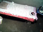 棚户区站街女卖淫暗拍小姐忙着打电话猴急大叔迫不及待扒衣开草