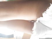 苹果专店不穿内内骚女 齐逼热裤深陷股沟里了