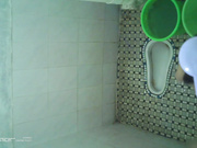 咸湿房东出租屋浴室偷拍年轻貌美美眉洗澡妹子真节约也不来点沐浴露