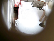 精品小旅馆偷拍中年骚妇穿好新买的情趣网衣等着情人过来啪啪果然会玩搞了2个多小时