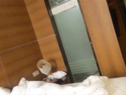 同学聚会时碰见曾经暗恋的女同学想尽一切办法带到酒店,害羞不让搞,直接扒掉内裤狂操,爽的淫叫：好大,好棒啊!