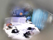 大学城附近情趣酒店偷拍猥琐卷发哥和好身材女友开房啪啪