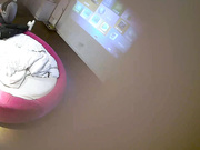 小旅馆红色大圆床偷拍长发妹子和健壮小哥啪啪貌似连续干了2.3次普通话对白