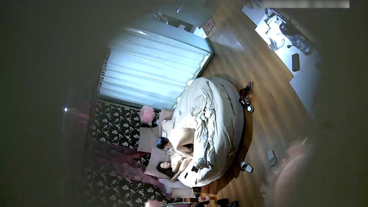 特色宾馆偷拍年轻大学情侣太饥渴了操完一次美女还想要男的用手插她逼,说：轻点,快点啊,舒服,不要受不了了