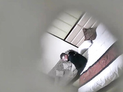 小旅馆偷拍眼镜胖哥和打扮浓艳貌似小姐开房啪啪