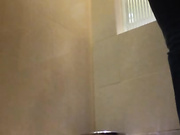 商场厕拍系列 几个妹子好像发现了被偷拍又不敢确定，只敢偷偷的喵一下