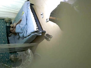 大学情侣开房啪啪 各种姿势干了一个多小时 压在身下疯狂输出