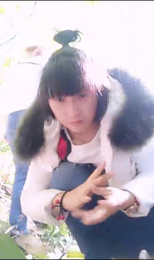 乡村姐妹俩户外直播骑着摩的搜寻猎物上山勾引护林防火员啪啪玩双飞轮班插谁都不闲着呻吟声很大对白淫荡