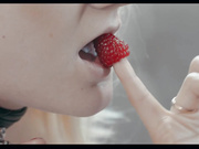 高质量女同大战系列第十四部-苗条双女性感丝袜蒙上眼睛道具JJ大力抽插-很是诱惑1080P高清