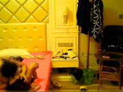 把少女抠到潮喷后再操她的嫩穴