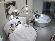 对白精彩喜欢聊天长发飘飘气质佳性感美女套房约炮四眼男被搞了3炮开始有些娇羞后来吃J8很淫荡娇喘淫叫